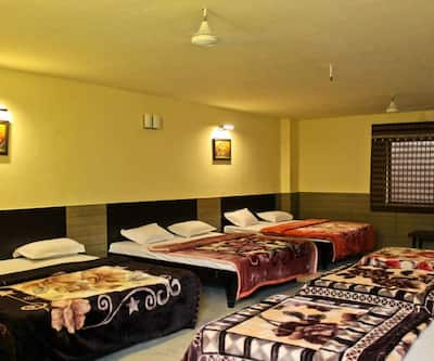 https://imgcld.yatra.com/ytimages/image/upload/t_hotel_yatra_city_desktop/v1440160535/Domestic Hotels/Hotels_Bhilwara/The Palm Resorts/room_view.jpg